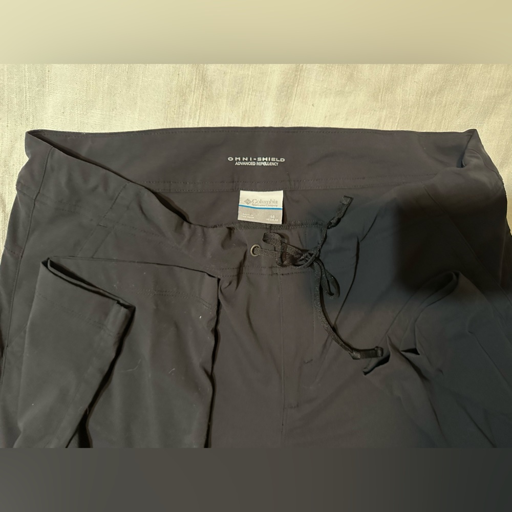 Columbia Light Weight Pants, Omni Shield Advance Repellence.